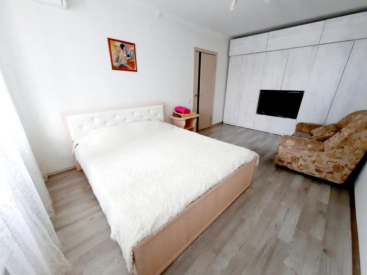 Apartment бектурова 17 *